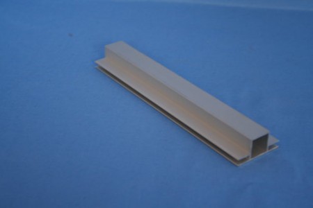 Aluminium koker 20 x 20 1,5 mm bruut met 2 flens vlak € 3,50 per meter